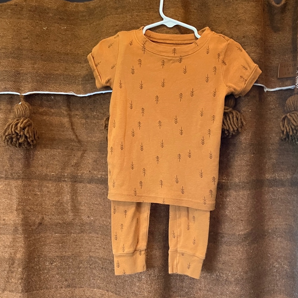 💥Bundle 3 for $15💥 Old Navy Kids orange Pajamas